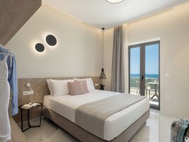 Deluxe Villa, 3 Bedrooms, Private Pool, Sea View | 3 bedrooms, in-room safe, blackout drapes, soundproofing