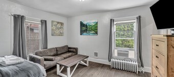 Pitcher's Paradise Apt 2 - All Star Baseball Rentals