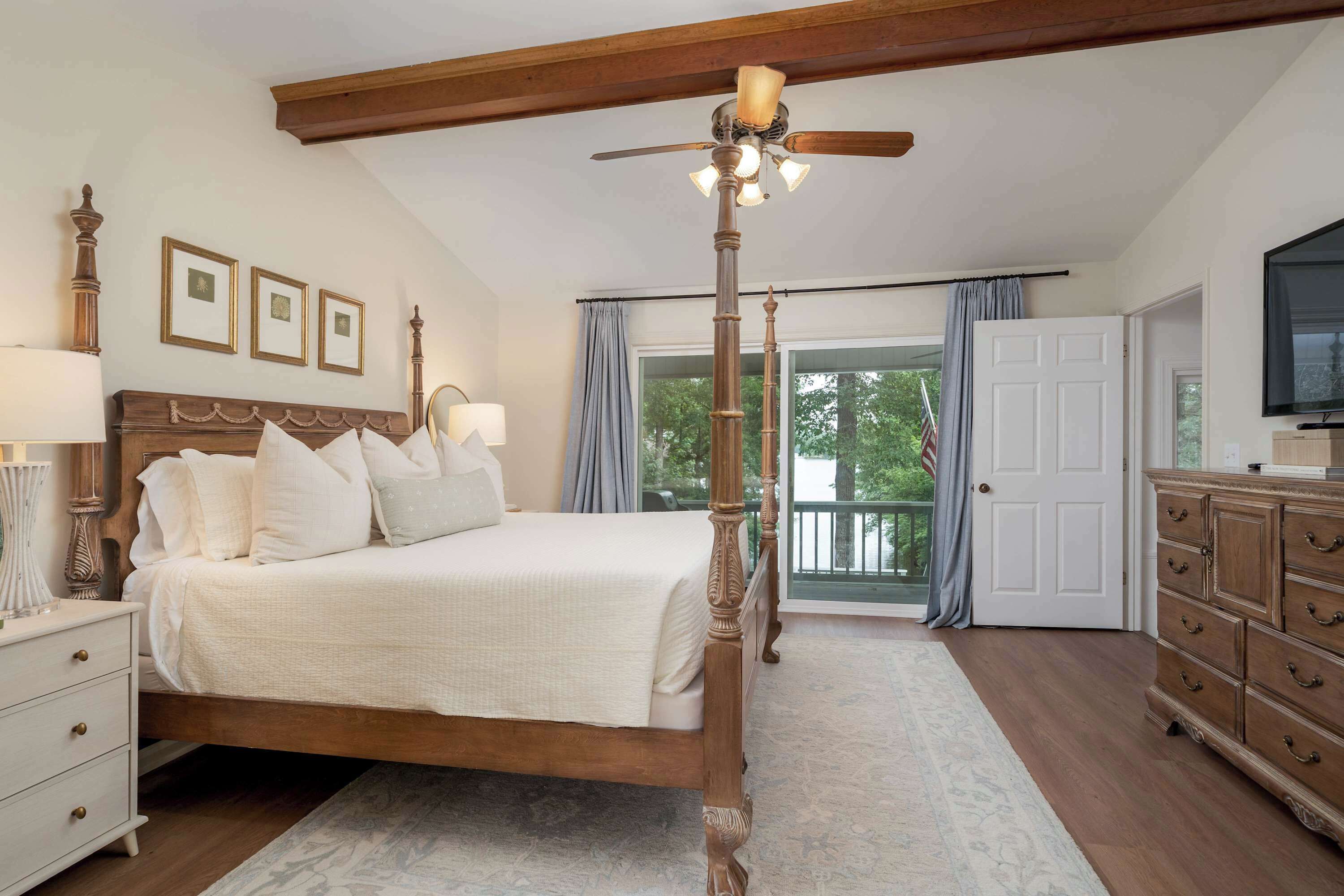 3 bedrooms, iron/ironing board, WiFi, bed sheets