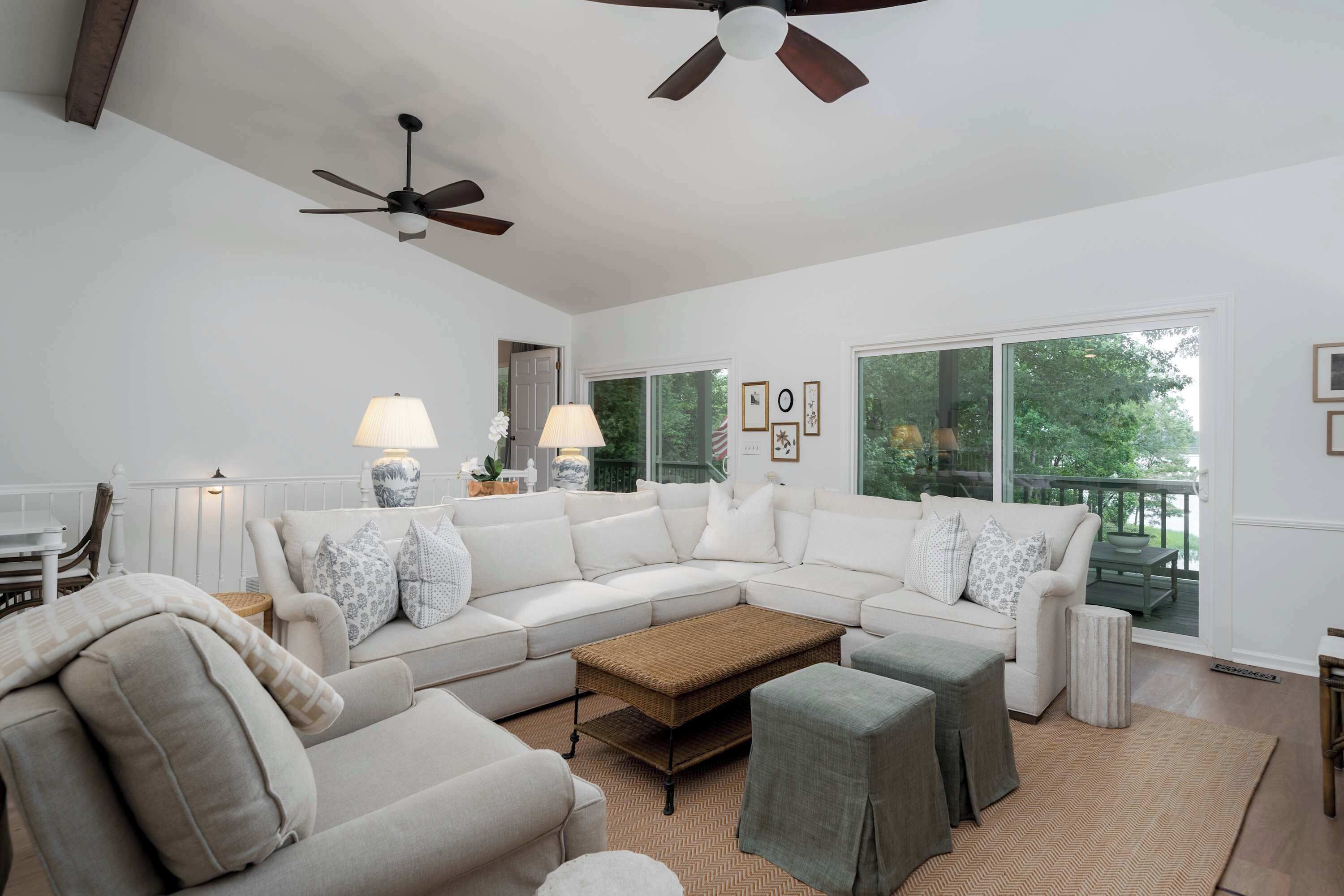 Televisión y oficina 