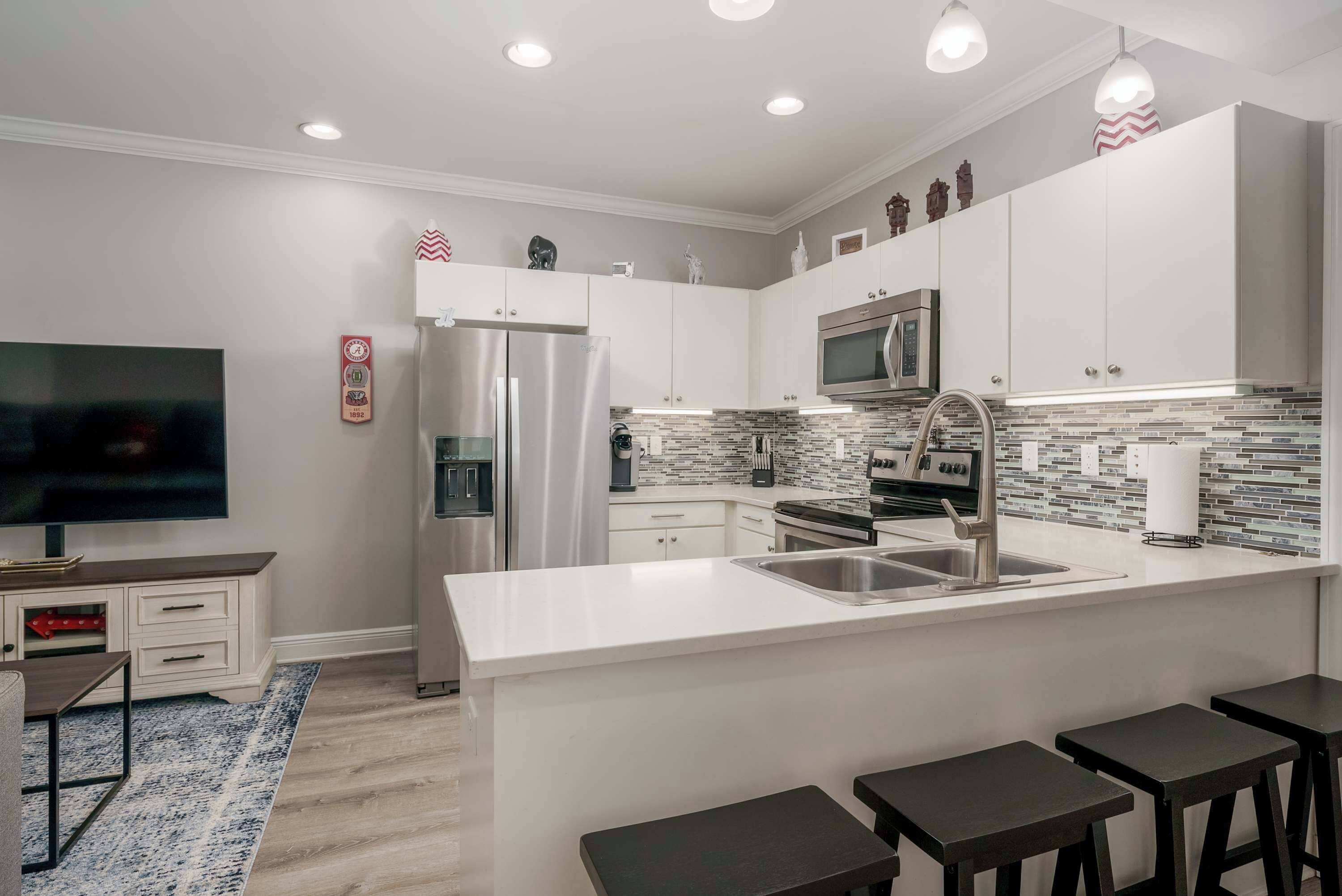 Frigorifero, microonde, forno, piano cottura