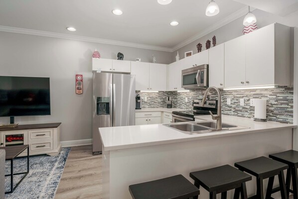 Fridge, microwave, oven, stovetop - Kickoff Condo- Prime Location- Walk to UA/Strip (Tuscaloosa)