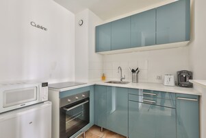 舒适公寓, 花园景观 | 私人厨房 | 意式浓缩咖啡机、电热水壶、烤面包机