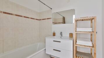 Comfort-lejlighed - udsigt til have | Badeværelse