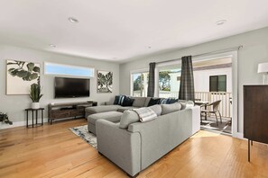 テレビ、書斎 / ワークスペース