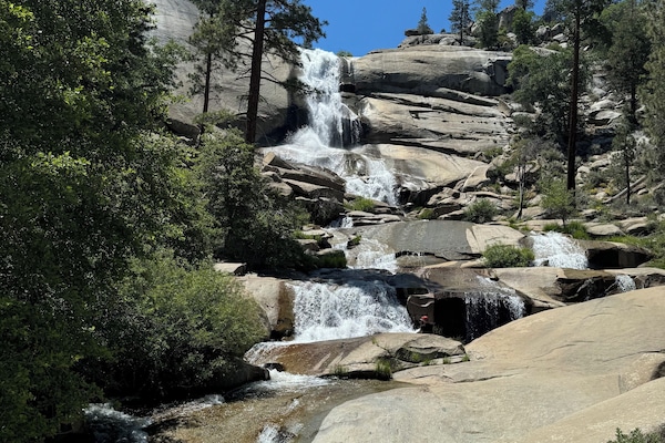 Peppermint Creek Falls, is a stunning natural wonder known for its cascading waters and picturesque surroundings. Accessed via 2 separate private trails - only a 15 min hike to this beautiful oasis!