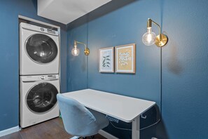 Interior - Designer Daylight Basement: Near Edmonds Downtown (Edmonds)