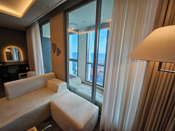 Premier Ocean View | Living area | 50-inch Smart TV with cable channels, Netflix, heated floors - Haeundae Lamer Stay (Busan)
