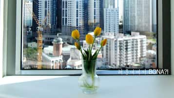 Deluxe City View | Area soggiorno | Smart TV 50 pollici con canali via cavo, Netflix, pavimenti riscaldati
