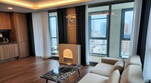 Deluxe City View | Living area - Haeundae Lamer Stay (Busan)
