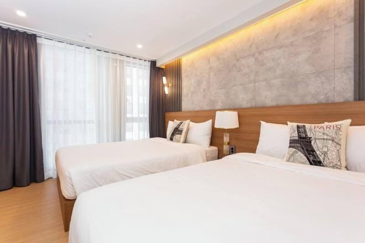 1 bedroom, Egyptian cotton sheets, premium bedding, memory foam beds