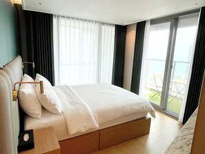 Premier Ocean View | 1 bedroom, Egyptian cotton sheets, premium bedding, memory foam beds - Haeundae Lamer Stay (Busan)