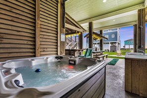 Terrace/patio - Retreat | Hot Tub, Game Room, Firepit & Gulf Views (Bolivar Peninsula)