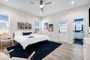 3 bedrooms, desk, WiFi, bed sheets - Oasis - A Birdy Vacation Rental (San Antonio)