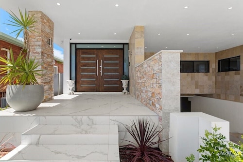 4Level Luxury with Rooftop Oasis with City Skyline views