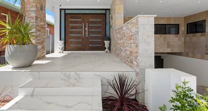 4Level Luxury with Rooftop Oasis with City Skyline views