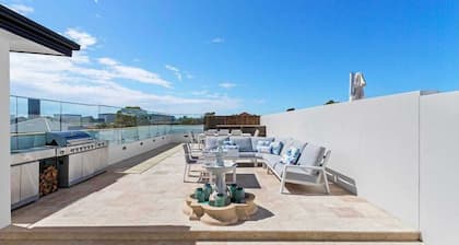 4Level Luxury with Rooftop Oasis with City Skyline views