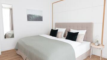 1 bedroom, desk, travel crib, free WiFi