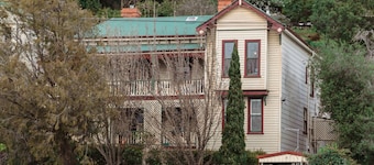 Cable’s Landing, heritage home near the Gorge
