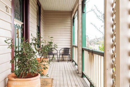 Cable’s Landing, heritage home near the Gorge
