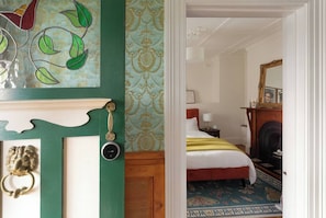 2 habitaciones, tabla de planchar con plancha, cuna de viaje y wifi