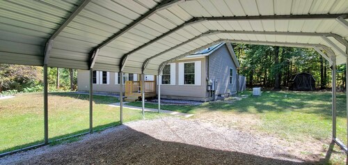 Belle Maison Intermediate Lake Cottage