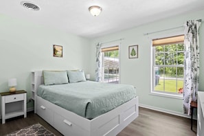 3 habitaciones, tabla de planchar con plancha, wifi y ropa de cama