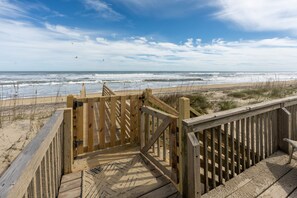 Beach nearby - Morr To Sea Oceanfront Cottage in KDH (Kill Devil Hills)