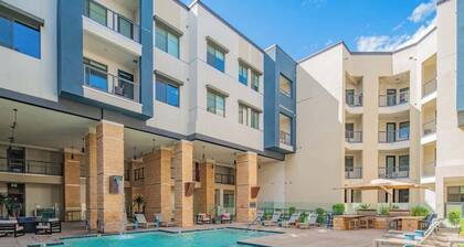 Kierland Commons Stay | Golf, Pool, Gym, W/D
