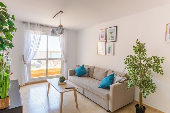 Smart-TV, Bücher, Stereoanlage