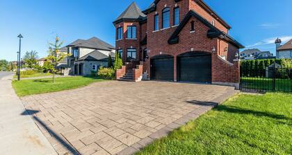 Spacious 4BR • King Bed • Free Parking