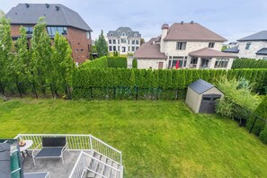 Property grounds - Spacious 4BR • King Bed • Free Parking (Brossard)