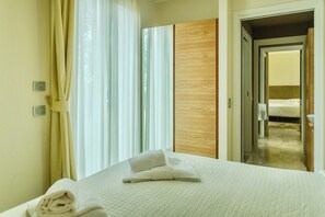 Apartment | 1 bedroom, in-room safe, cribs/infant beds, free WiFi