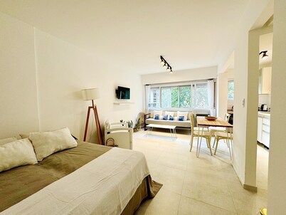 Spectacular for 2 people in Mar del Plata, steps away from the beach.