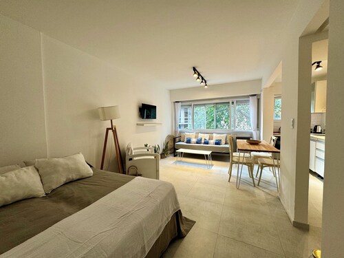 Spectacular for 2 people in Mar del Plata, steps away from the beach.