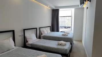 Chambre Quadruple Familiale | Décoration personnalisée, Wi-Fi gratuit, draps fournis