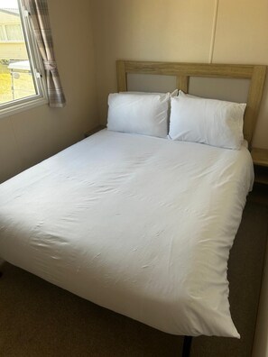 3 bedrooms, free WiFi, bed sheets - Perranporth Coastal Retreat- Sleeps8 (Perranporth)