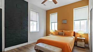 4 bedrooms, iron/ironing board, WiFi, bed sheets