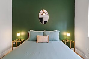 4 bedrooms, iron/ironing board, WiFi, bed sheets