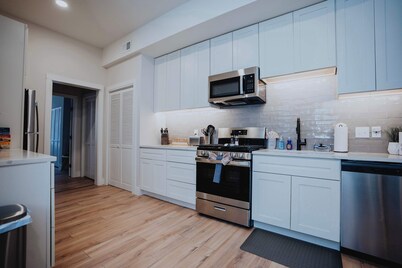 Soulard 4BR Near Busch & Arch — Private Patio, Fast Wi-Fi, Easy Parking