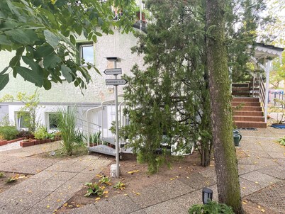 Studio no. 7, basement (24sqm) in green Spandau (13sqm)