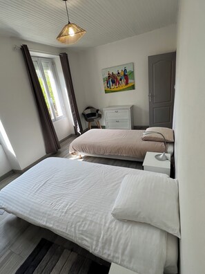 2 sovrum, strykjärn/strykbräda, resesäng och gratis wi-fi