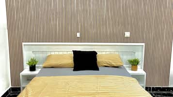 Deluxe Apartment | 1 bedroom, desk, laptop workspace, iron/ironing board