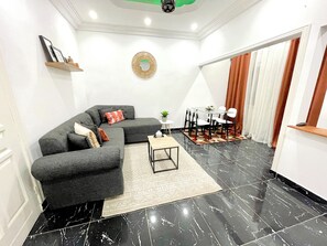 Deluxe Apartment | Living area - Appartements VEKA (Pointe-Noire)