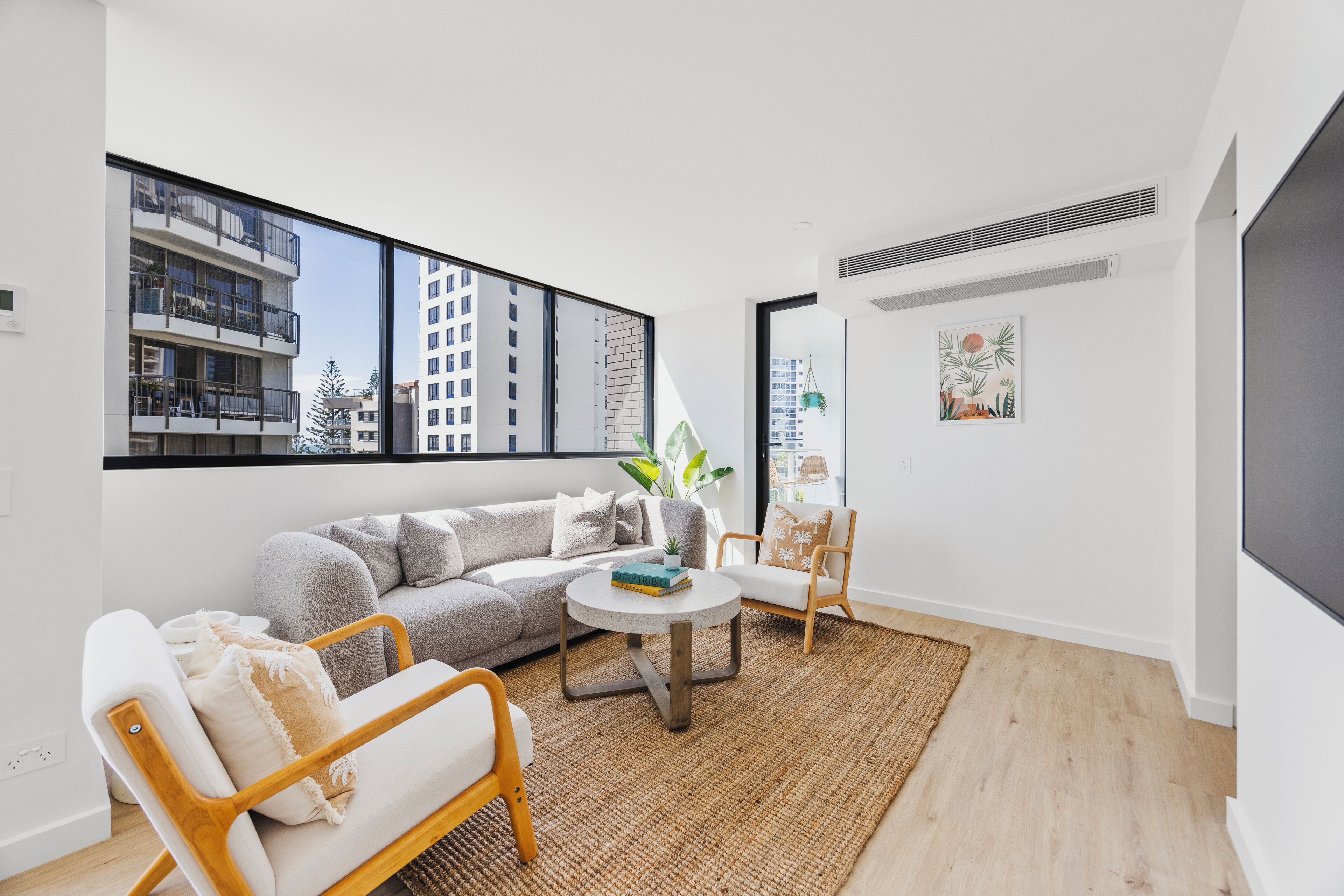 Apartment, 3 Schlafzimmer, Meerblick (No parking) | Wohnbereich | 50-Zoll-Smart-TV mit Digitalempfang, Streaming-Dienste
