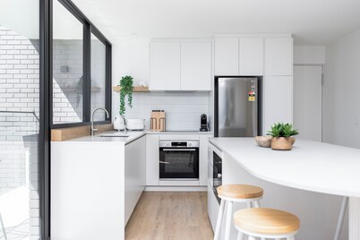 เดอะชอร์สเซิร์ฟเฟอร์สพาราไดซ์อพาร์ตเมนต์