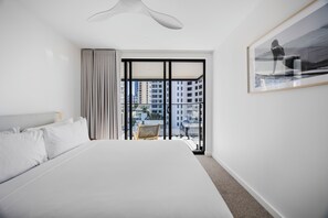 Apartment, 3 Bedrooms, Ocean View | Egyptian cotton sheets, premium bedding, memory foam beds - The Shores Surfers Paradise Apartments (Surfers Paradise)