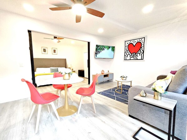 1 habitación, tabla de planchar con plancha, wifi y ropa de cama 