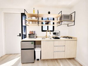 Coffee/tea maker, fridge, microwave, stovetop - Chic Polanco Loft: Prime Spot for Urban Explorers (Ciudad de México)