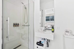 Shower, hair dryer, towels